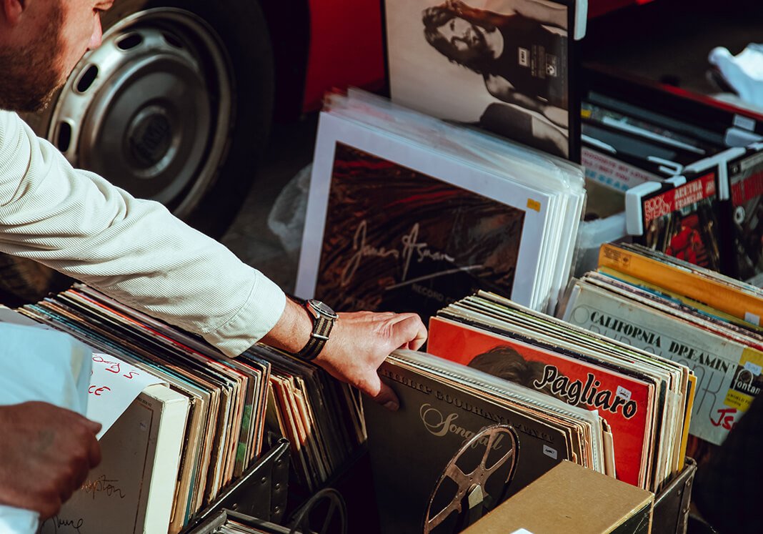 questioninglear's tweet image. Watch Moderat Perform “Bad Kingdom” Live dlvr.it/Q9LsPJ