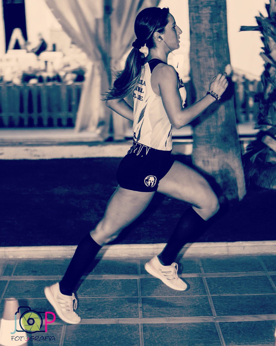 “Si no destacas por tu talento, destaca por tu esfuerzo”
#runforlife