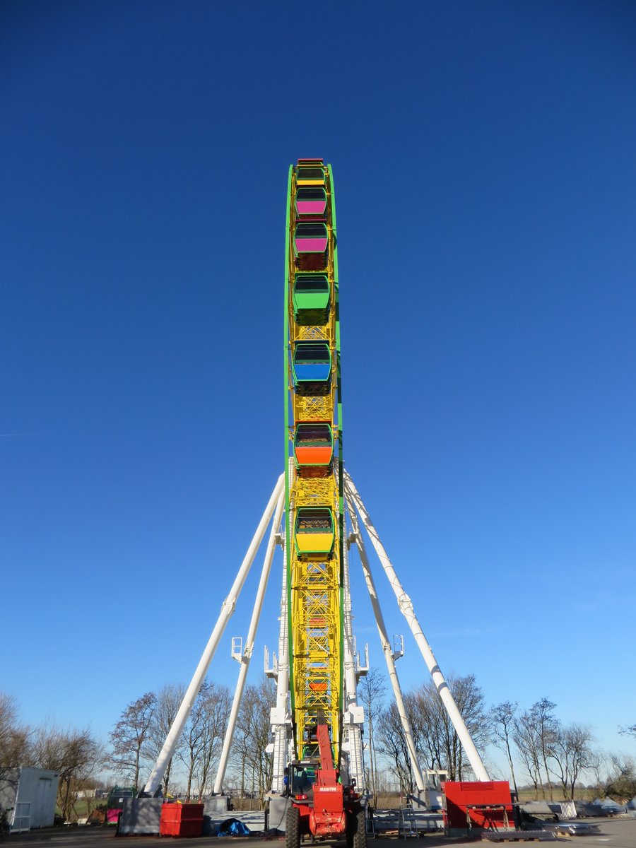 ReuzenradL's tweet photo. Almost finished with the assembling of the #RL46! #reuzenrad #ferriswheel #riesenrad #granderoue #reuzenradlamberink https://t.co/TeIHvIaJTa