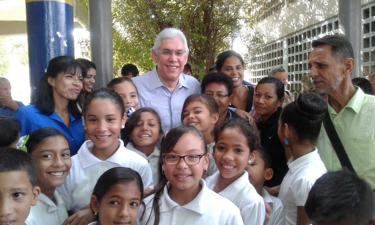BarretoSira's tweet photo. Por los niños seguimos adelante, siempre en movimiento por Anzoátegui.

Vamos a darle alimentación y salud a nuestros muchachos.

#AnzoateguiEnMovimiento https://t.co/wY8rnRT4GR