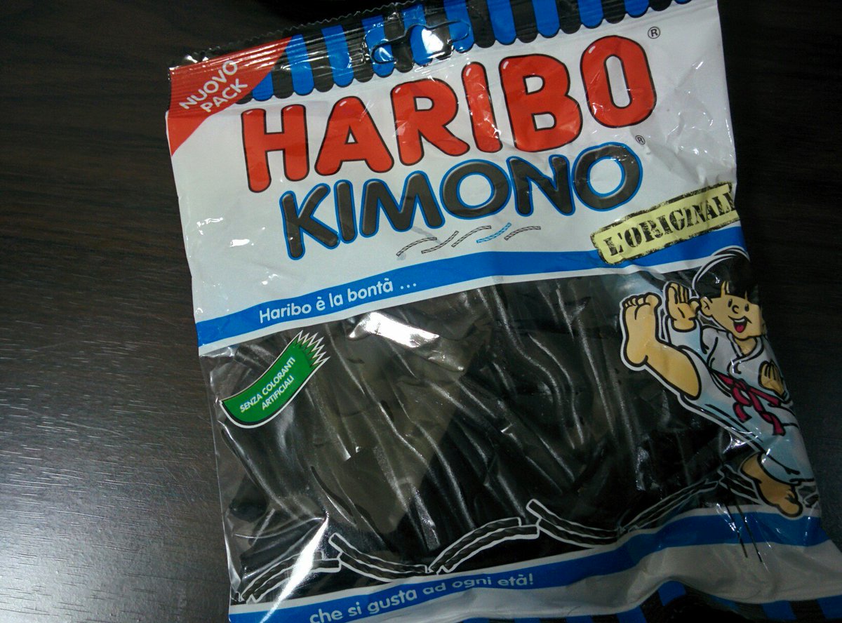 ぼるしち Auf Twitter グミ好きのリコリス菓子好きなのでイタリアで見ていたんだけど発見したもの その１ Haribo Kimono いや まぁ単純なリコリススティックなんだけど パッケージのイラストはそれぞれ柔道着であって着物じゃないですよね