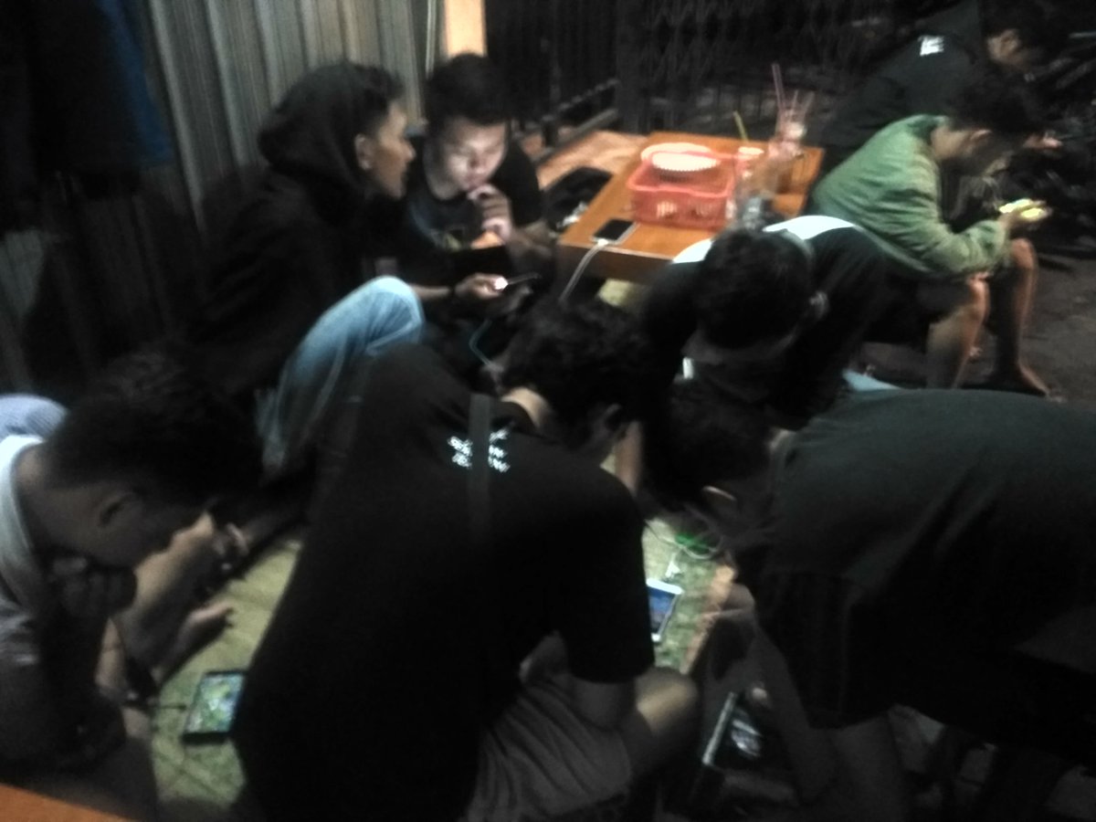 PSS_TitikHitam's tweet image. Mbendino kok mung do koyongene, nek ra mobel legen yo tembak tembakan. cokkkjarann