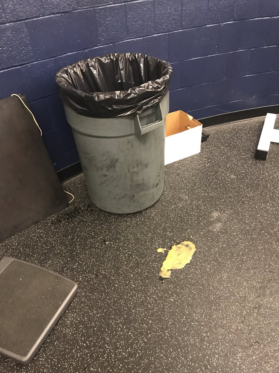 NWGRIZZLYFB's tweet image. Ain’t no shame in the game! Back at it! #1YARD