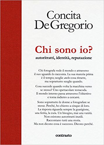 La giornalista e scrittrice #ConcitaDeGregorio ha compiuto una ricognizione nel territorio della fotografia femminile interrogandosi sul senso e il valore dell'autorappresentazione. Parliamo di "Chi sono io" <a href="/Contrastobooks/">Contrasto</a> con la sua autrice in #OggiIncontriamo. Ore 15:15!