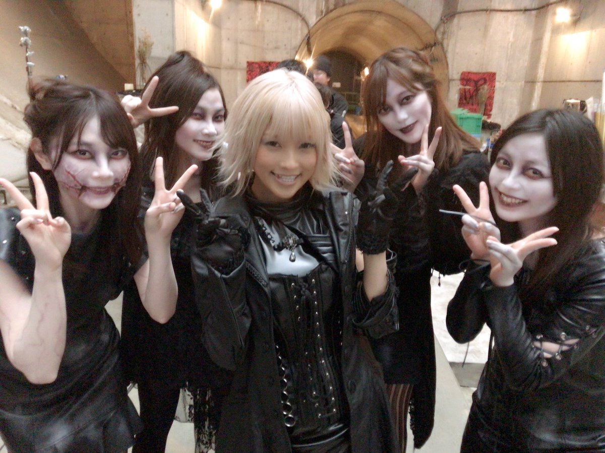 佐咲紗花 劇場版 牙狼 Lt Garo Gt 神ノ牙 Kaminokiba 公開スタートして三連休が終わろうとしていますが 皆さんリンザを観に行ってくれたのかしら 壁 D ﾉﾁﾗ 直接感想がひとつ届く度に小躍りしてますよっ もっと踊らせてくれてもいいんだよ W