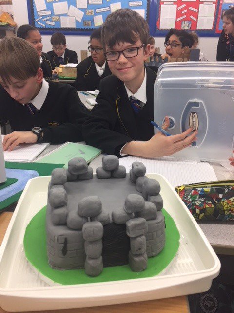 HF_History's tweet photo. Budding bakers with their historically accurate stone keep castles and motte and bailey designs. Perhaps some future @BritishBakeOff contestants! #GBBO18 @hf_phoenix #HFY717 https://t.co/mYwNDceGEb