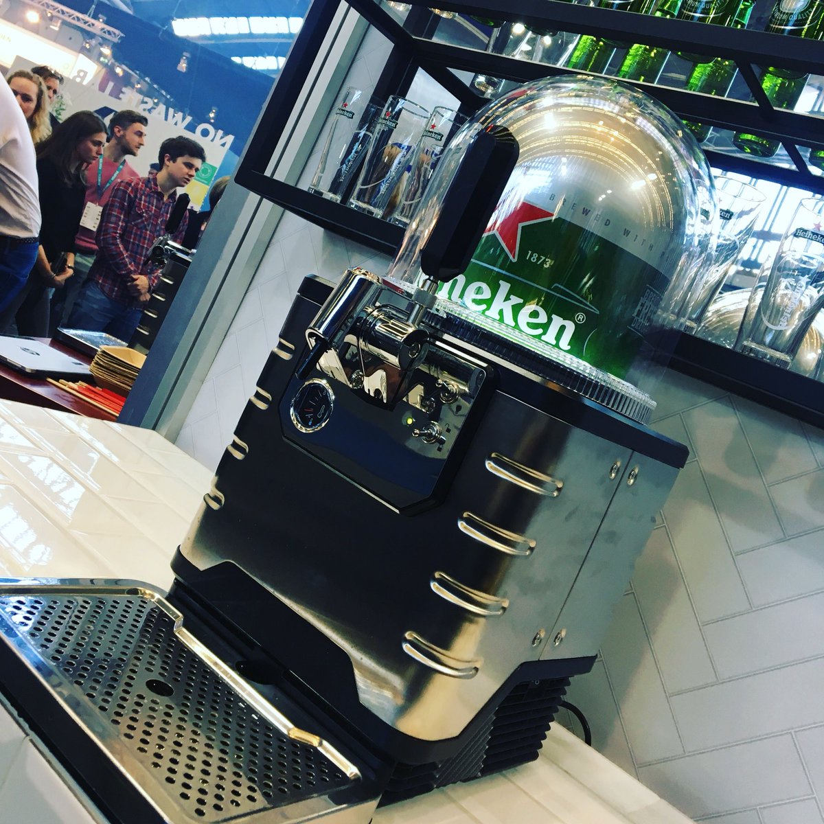 Bam! Nieuw tapsysteem #Blade van <a href="/Heineken/">Heineken</a> gespot op de #horecava / #horecava2018. 8 liter tapbier voor iedere locatie.