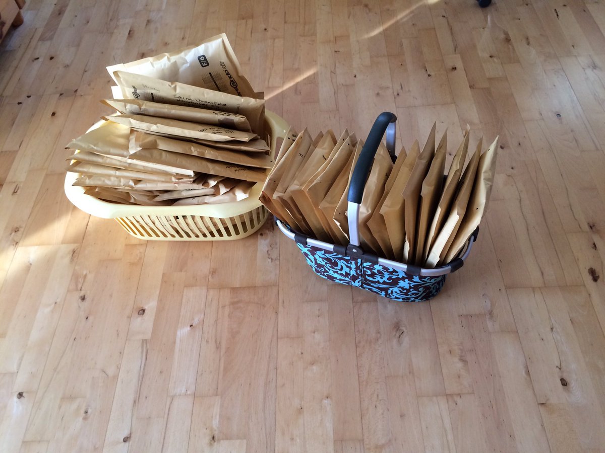 Wir schicken Liebesbriefe an die lieben Menschen die @radiohavanna immer unterstützen! Was da wohl drin ist? #radiohavanna #Utopia #streetteam #liebee #musik #newalbum #punkrock #PROMO