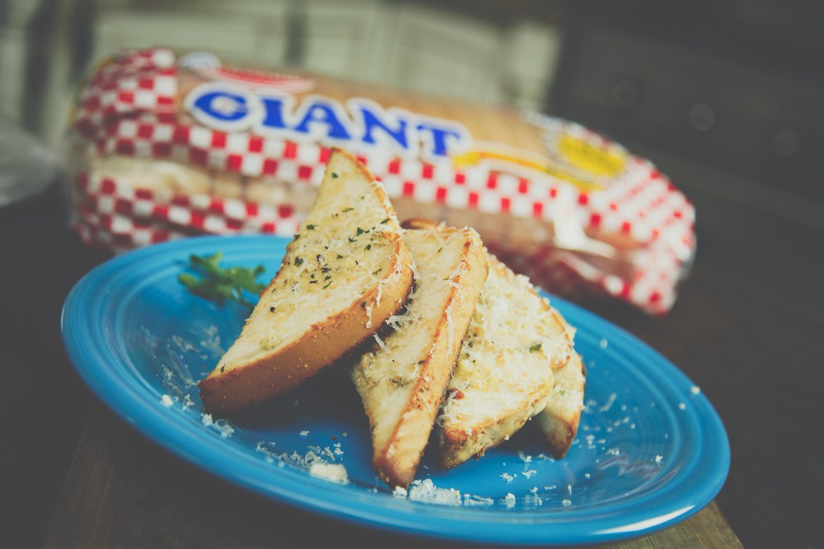 nationalbakery's tweet photo. Start your day off right with #National... #GarlicBread #BreakfastTheRightWay https://t.co/mbPVkQc2Xd
