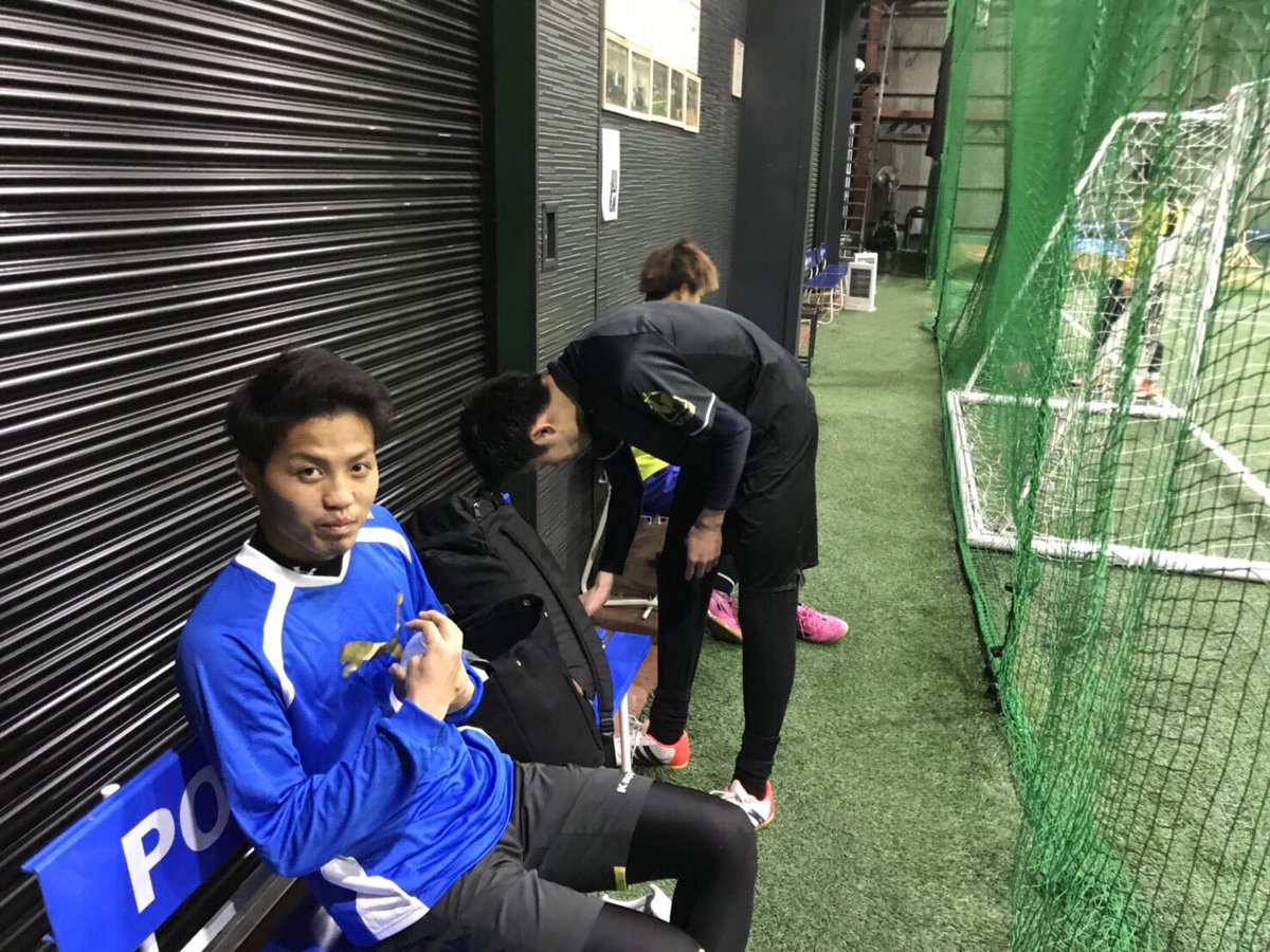 FCwarriors1's tweet photo. 1月8日
ブリスフィールド東大阪にて
今年初練習を行いました！
新加入選手を加え、助っ人と
総勢13名で楽しくフットサルを
しました！皆さん28日に向けて
頑張りましょー👍！
#フットサル https://t.co/fJitSELGtW
