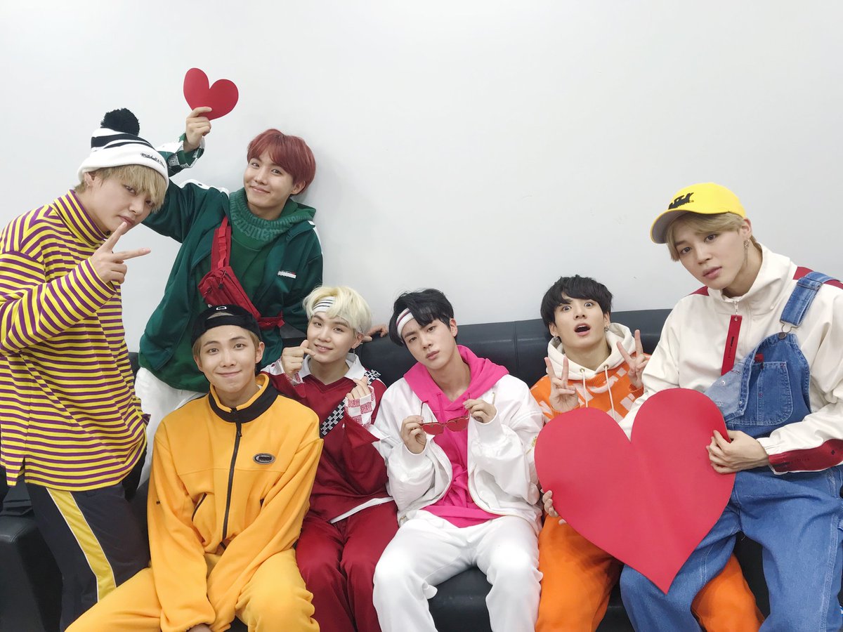 9AgustD's tweet photo. @KCA_OFICIAL2018 @CNCOmusic @BTS_twt Deben estar los mejores, BTS 💜 @BTS_twt https://t.co/ZIUPWflTAX