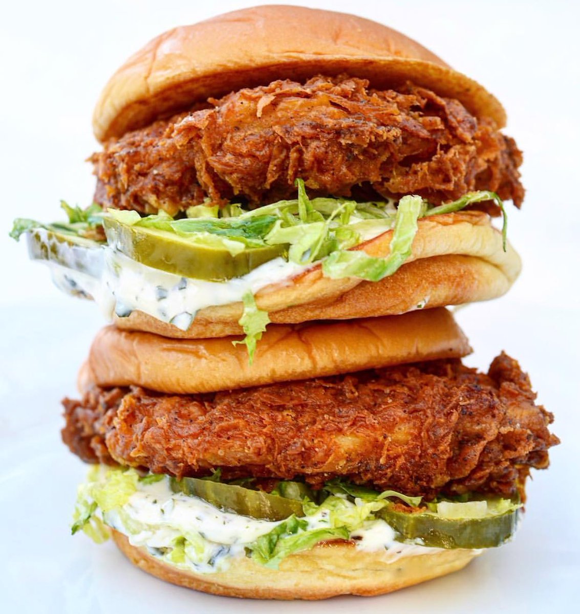 ShakeShackTR's tweet photo. Yoğun bir Pazartesi akşamına ancak bu iki güzellik iyi gelebilir 🎈😉 by @thetufftruffle #shakeshack #shakeshacktr https://t.co/eBWuNyjBor