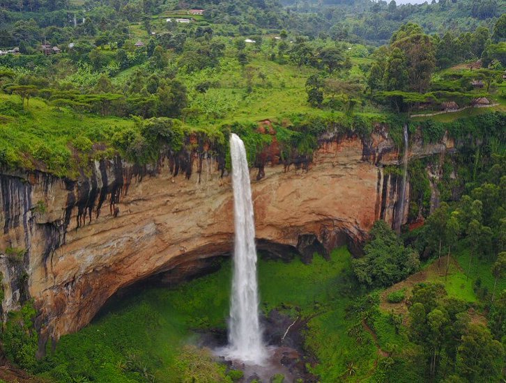 Sitting in the foothills of #MtElgon and overlooking a vast plain, #SipiFalls is arguably the most beautiful chain of #waterfalls in #Uganda. The 95m main drop attracts most visitors & many #lodges looks out over it.
#VisitUganda #Travel #Africa #PristineAfricaSafaris