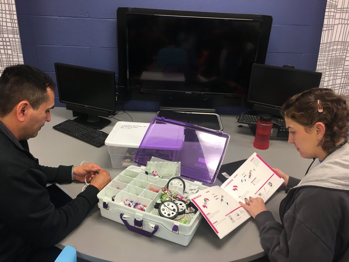 CastroEDU13's tweet image. Our teachers love to learn!! Afternoon play time with some of our STEM Kits we received through our Innovation Grants that will be introduced through Dens! #MakeyMakey #3Doodler #ModularRobotics #LegoMechanisms #Spheros @GRISHAM_MS