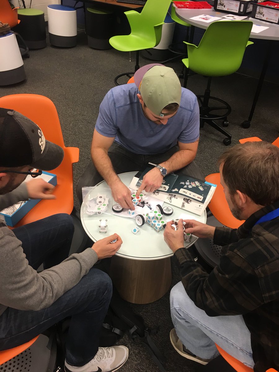 CastroEDU13's tweet image. Our teachers love to learn!! Afternoon play time with some of our STEM Kits we received through our Innovation Grants that will be introduced through Dens! #MakeyMakey #3Doodler #ModularRobotics #LegoMechanisms #Spheros @GRISHAM_MS