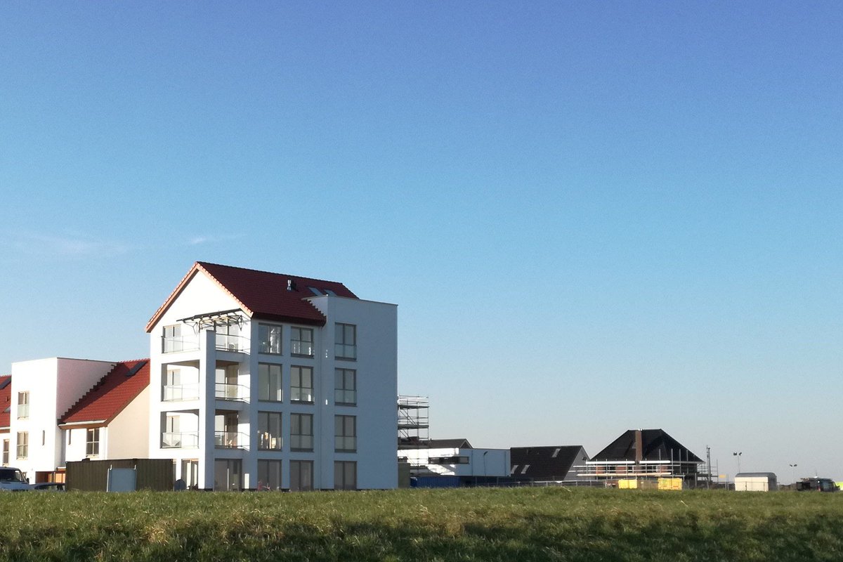 Aan het werk op het mooiste plekje van Zeewolde. Het bovenste penthouse mag ik helemaal mooi maken.