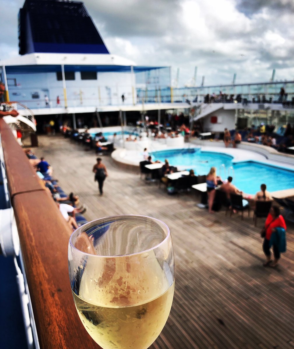 Cheers to the week!! #nclsky #cruiselikeanorwegian @CruiseNorwegian