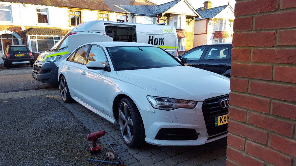 HometyreSussex's tweet photo. No need to leave home to have your tyres replaced, call #hometyre on 03334445454 we come to you at no extra cost. Monster discounts on 2 or more tyres. #bognorhour #sussex #chichester https://t.co/FGRvvQLUAU