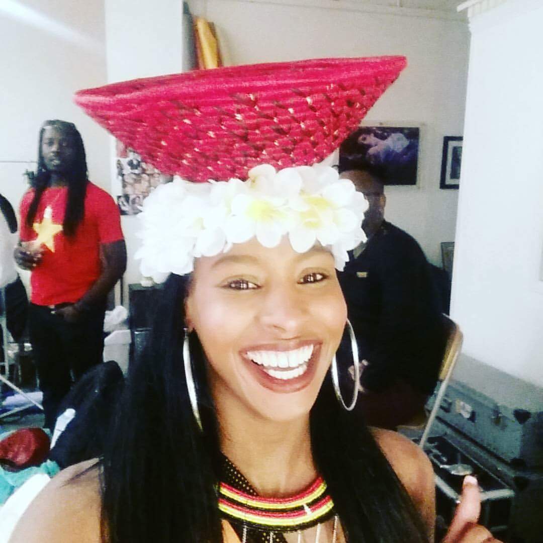 SdShez's tweet photo. My Best Curve #MySmile 😁 #BTS #MusicVideo #BigSmile #BowlOnHead #Roots #BlackWoman #Strong #Happy #DoWatMakesYouHappy #SBToDiWorl #SherrellDiModel #Yhyh #BlackModel #BlackBeauty #VersatileModel #ModelBehaviour #SB #Freelance #Passion #ModelLife https://t.co/ooGznouSdJ