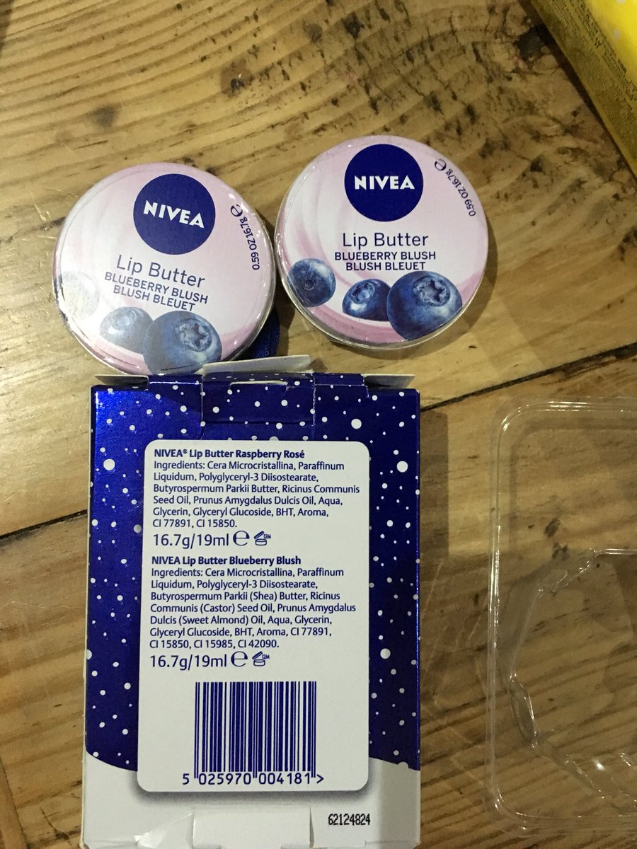 RebeccaBuscombe's tweet photo. Two blueberry blushes in my set. Missing my fav raspberry rose @niveauk #dissapointed https://t.co/YY5D8Z4Xkh
