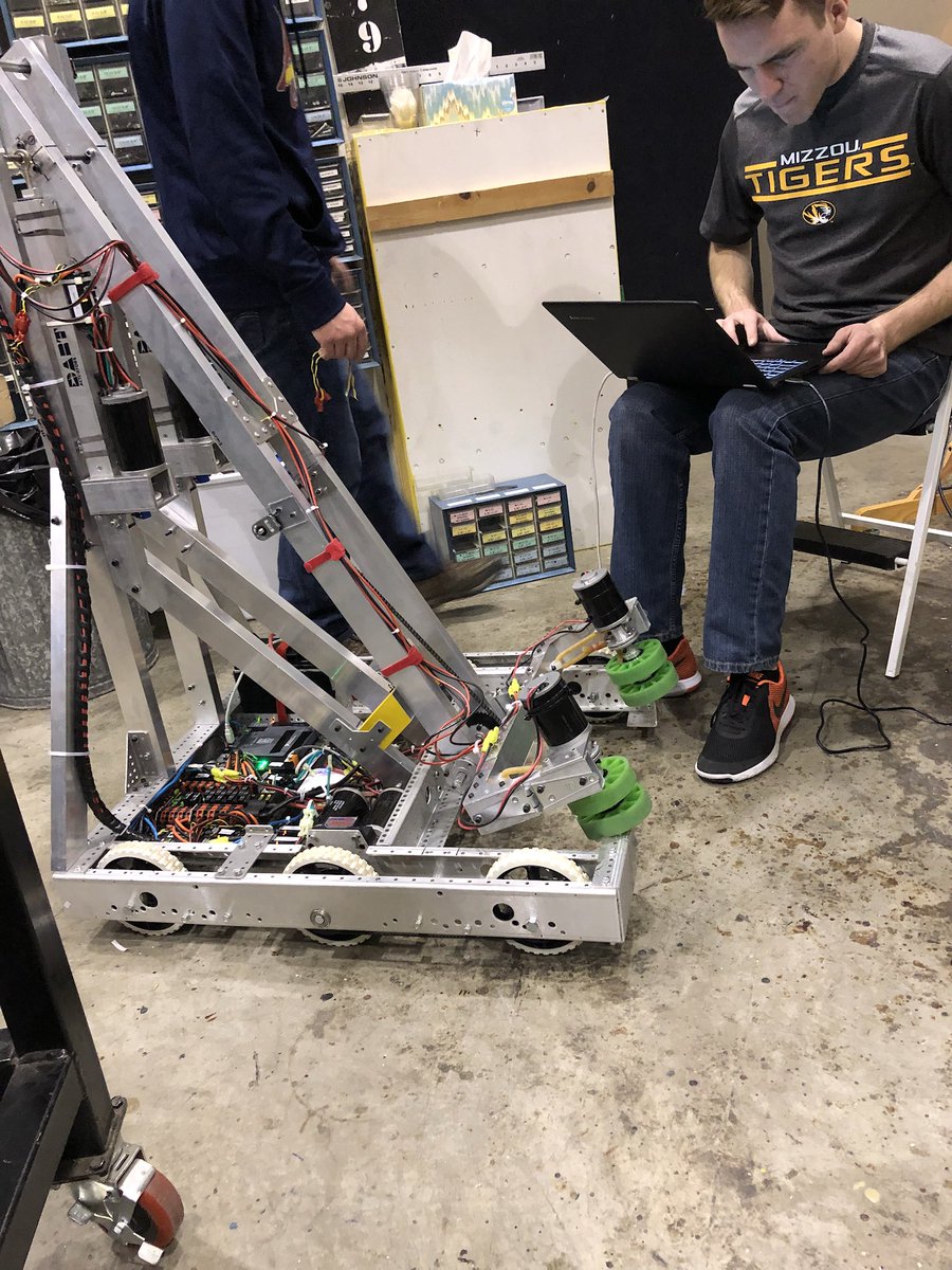 mizzouFIRST's tweet photo. Ready to pass off to programmers!
#ri3d #zoukeepers #omgrobots https://t.co/LVK8zKLKB6