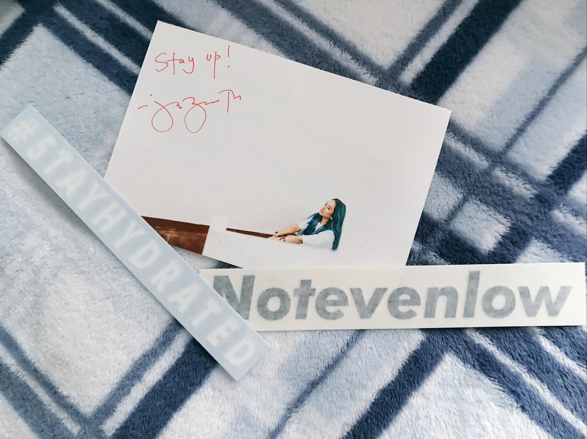 alidrod's tweet photo. @jazmin_sus thanks for the extra gift 😭 #notevenlow #stayhydrated ❤️❤️ https://t.co/upkZHhb458