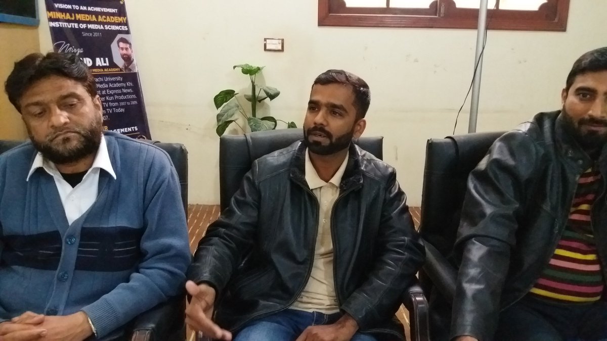 MinhajAcademy's tweet photo. Students during #MinhajMediaConvention while sharing their views at #MinhajMediaAcademy #Karachi https://t.co/8WiFzixUs2