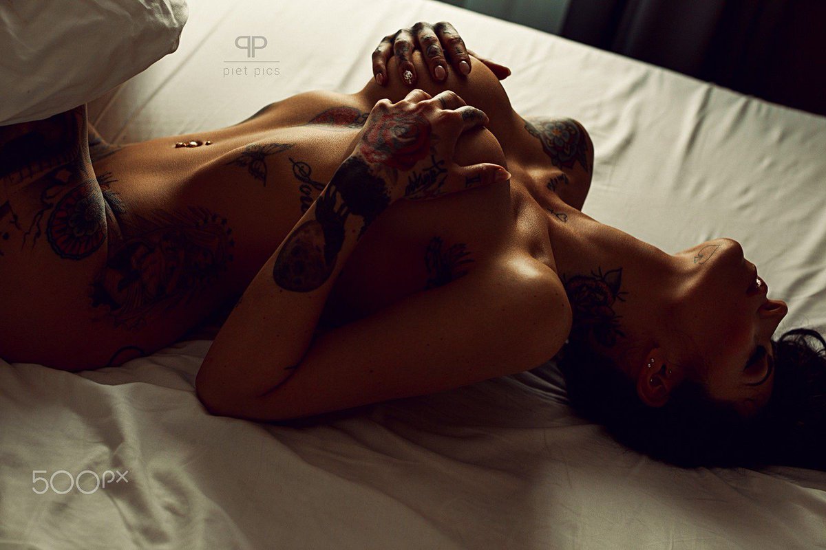 Rdm_Board's tweet photo. #women #tanned #nude #belly #inbed #closedeyes #piercednavel #tattoo #handsonboobs https://t.co/mZhsHARqfk