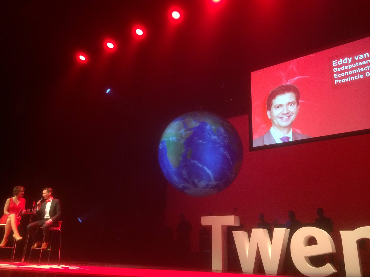 WTCTwente's tweet photo. Passende afsluiting #RodeLoper2018 @twente met Heal the World. Earth is calling.... https://t.co/zIXfQA8rxW