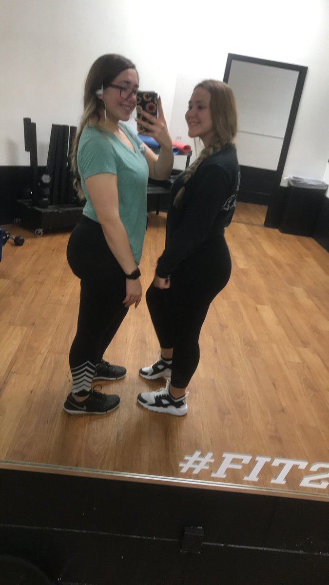 ANAISSA_3's tweet photo. #gympartner #legday #faveday #sisters 2018 goals #masnalgas less pansa 😂😂😜 https://t.co/KPgiBv6kNS