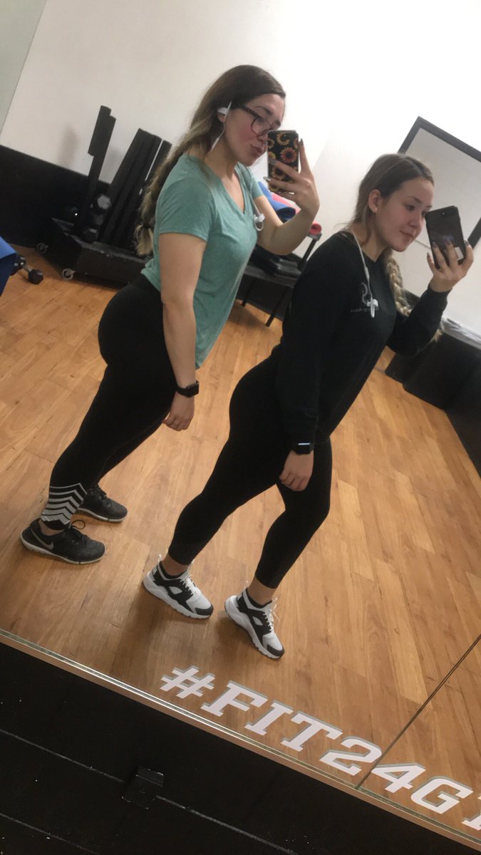 ANAISSA_3's tweet photo. #gympartner #legday #faveday #sisters 2018 goals #masnalgas less pansa 😂😂😜 https://t.co/KPgiBv6kNS