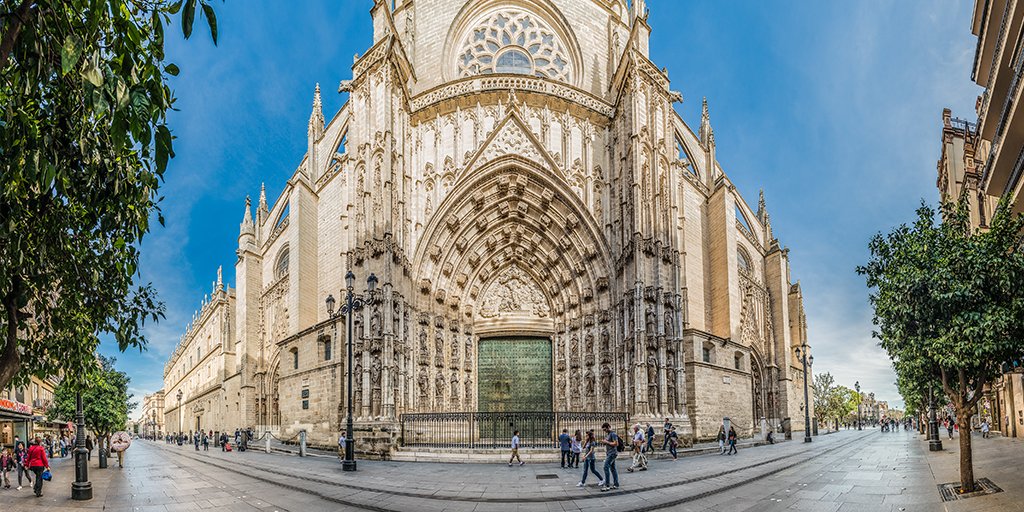 sevillaciudad's tweet photo. Conocer el mayor templo gótico de la historia o caminar por la mayor estructura de madera jamás construida. Estos son algunos de los propósitos del 2018 que puedes cumplir en #Sevilla. https://t.co/Vyb3aSqLyI https://t.co/C6XkZnXfi0