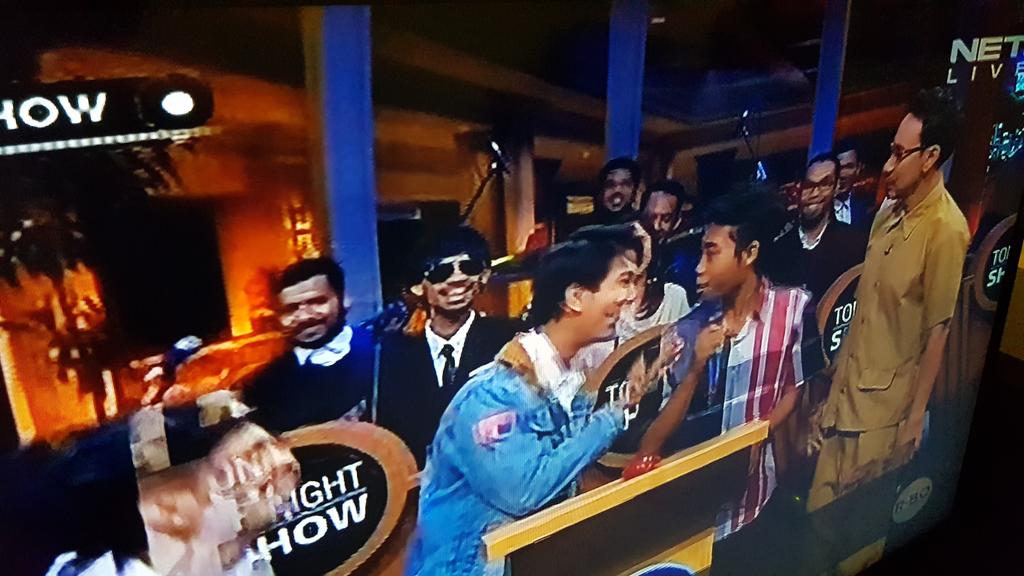 aldofajar's tweet photo. Bukannya pro negara manapun, tapi ingat betapa kita tersinggung saat bendera negara kita dipasang terbalik? @TonightShow_NET https://t.co/YGE3gEP7eQ