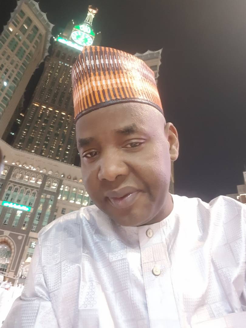 AJemomi's tweet photo. Mai girma Engr Tijjani Jobe daga masallacin #Harami_Mai_Alfarma na Makka bayan idar da Sallar magriba https://t.co/J0Vjit0lPu