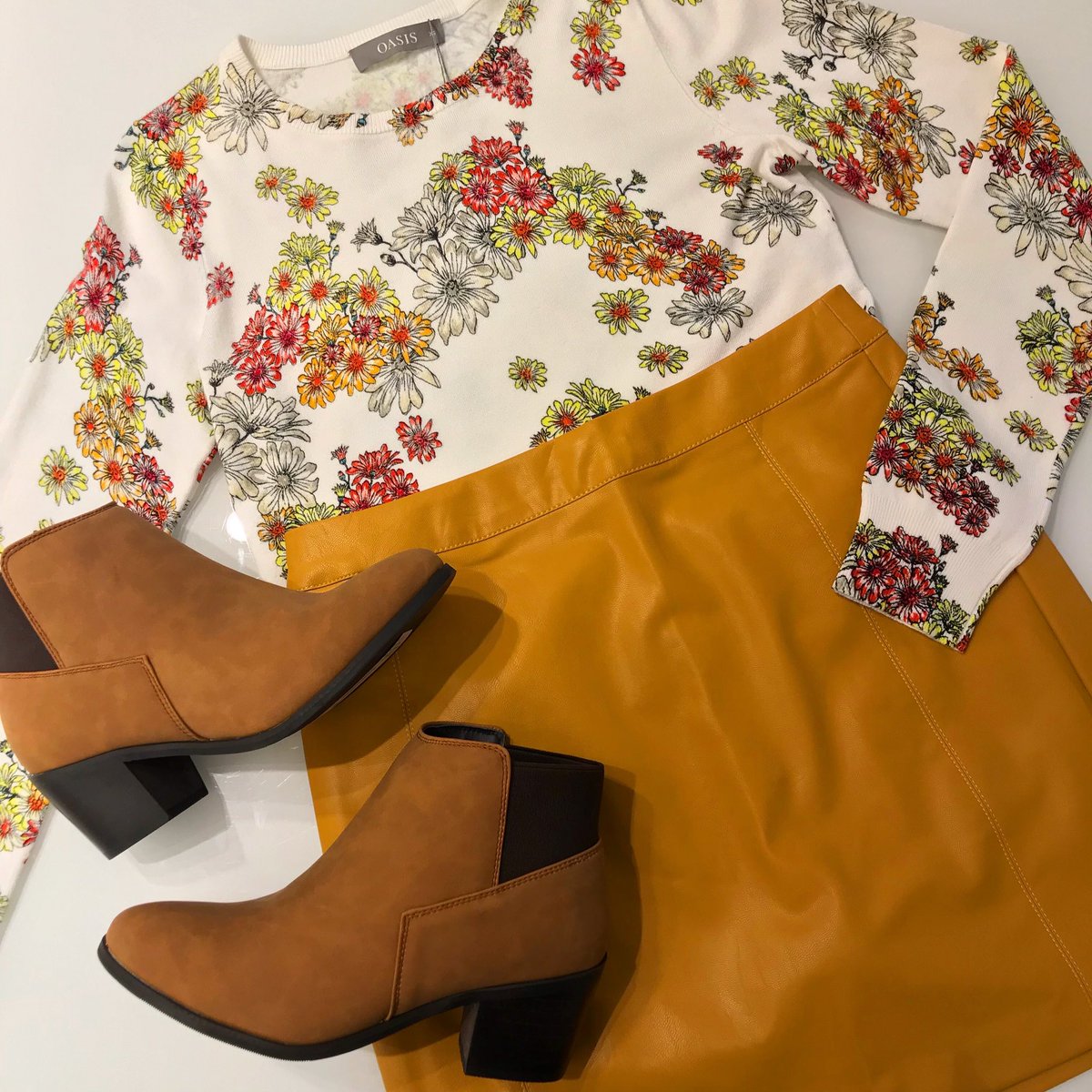 Oasis_Cribbs's tweet photo. Say goodbye to those winter blues with some gorgeous Spring colours in store and online today. 💛 https://t.co/OcaRjED2Vq