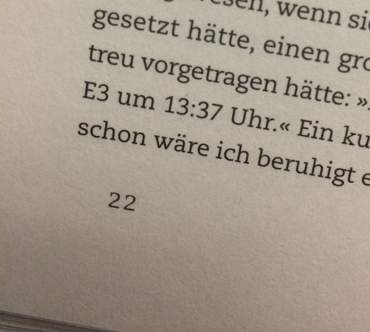 LeviBenAthan's tweet photo. @hermsfarm Mit beunruhigender Regelmäßigkeit - fast täglich - schaue ich zufällig um 13:37 auf die Uhr. Etwa, weil ET in Perigae ist? Wie kommt ausgerechnet DIESE Uhrzeit in Aaarfz? #aaarfz #wtf https://t.co/a80aXYGVGZ