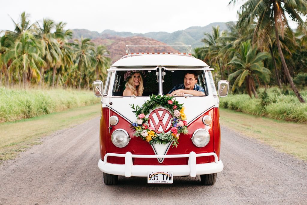 weddingweekhi's tweet photo. Call us two peas in a pod, two hippies in a van. You're my vagabond lover, my gypsy queen. Featuring the lovely Photo Bus Oahu. #WWH2018 https://t.co/vkOv4ky540