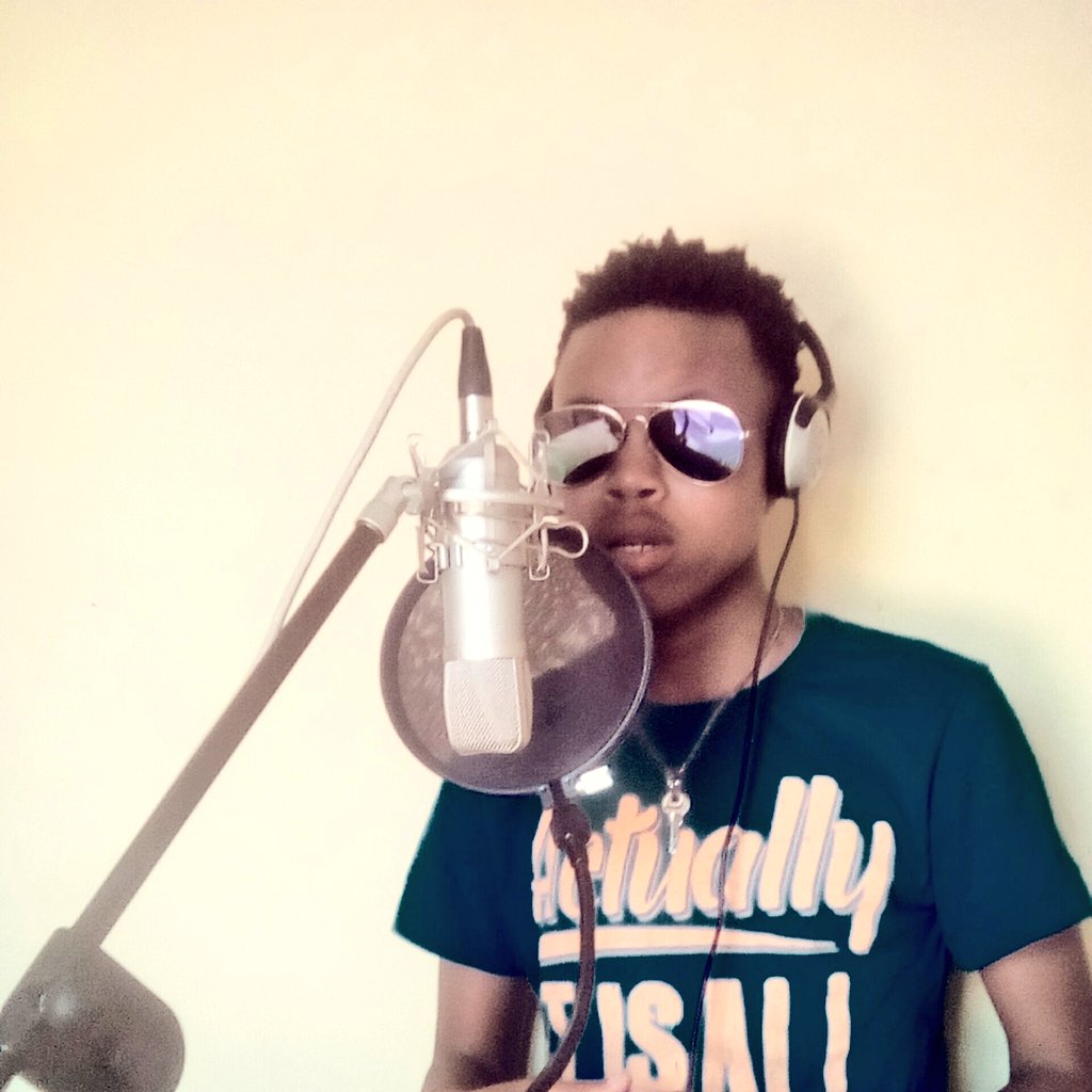 leonel_sq's tweet photo. New Music Coming Soon Fam 😊, I Love You All https://t.co/mEXZyvMURd