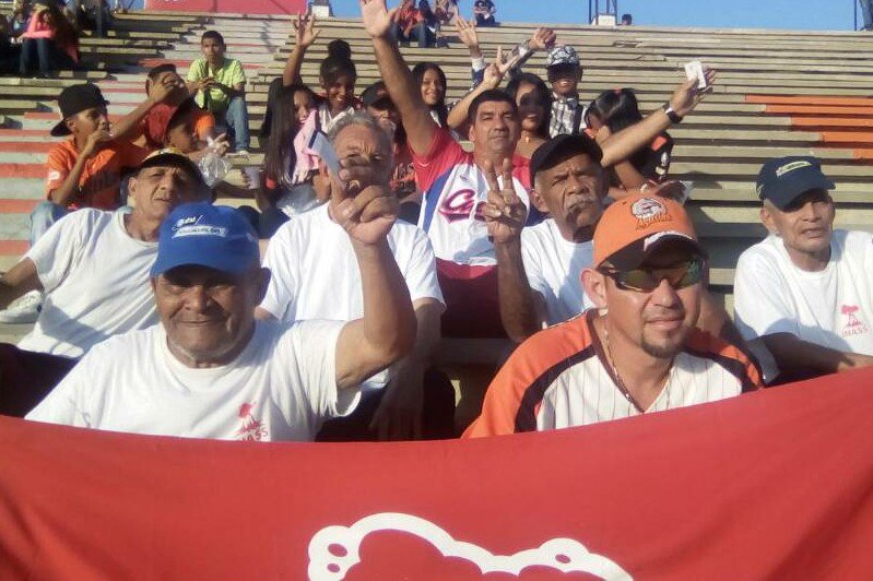 INASSZULIA's tweet photo. @salainass @magallyvina Abuelos Del INASS Disfrutan Juego De Béisbol en Estadio LuisAparicio de Maracaibo https://t.co/bYNgV6cOkg