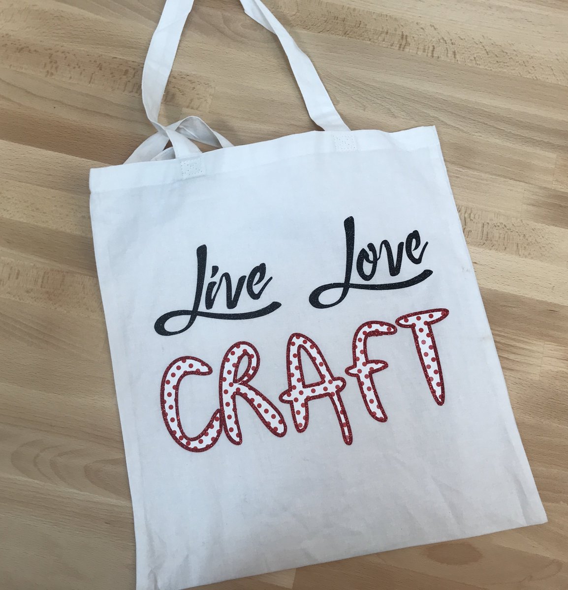 Siser_NA's tweet photo. Eat. Sleep. Craft. Repeat. #MondayMotivation #SiserNA #SiserGlitter #EasyPatterns https://t.co/Bgj7QuHOSk