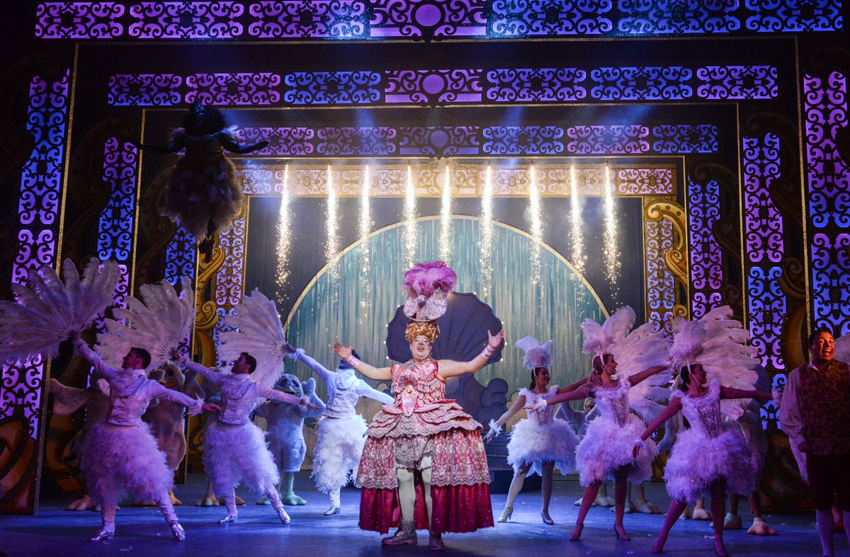 Enormous thanks to our CRACKIN' company at <a href="/SheffieldLyceum/">SheffieldLyceum</a> for an EGG-cellent season #proud #postpantoblues #wellearnedrest