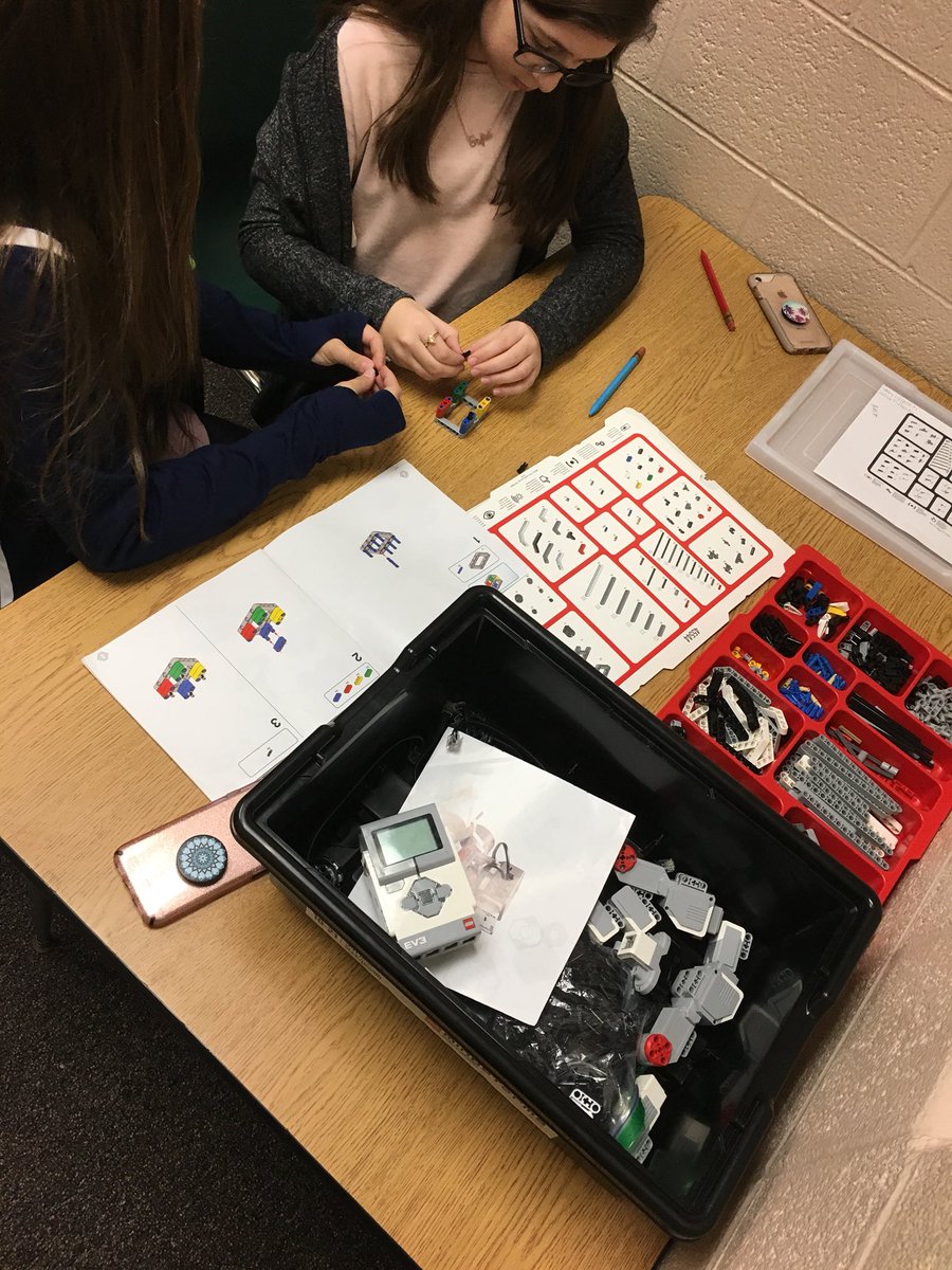 kmbaljet's tweet photo. Day 1 of @LEGOEV3 building was a huge success! #STEM #RoboticsEdu https://t.co/HT3UwGXXlH