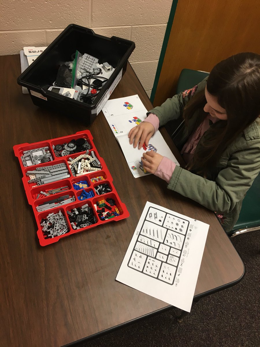 kmbaljet's tweet photo. Day 1 of @LEGOEV3 building was a huge success! #STEM #RoboticsEdu https://t.co/HT3UwGXXlH