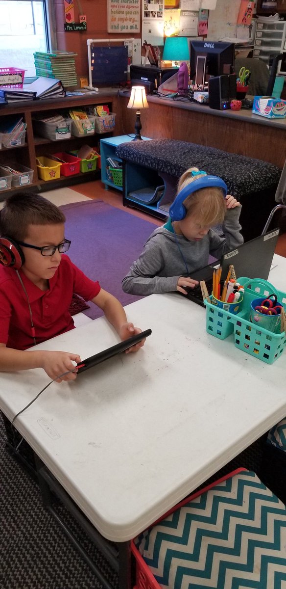 LemonsLearners's tweet photo. #Lemonslearners are the #beststudentsever! #interactivewriting #balancedliteracy #technologyclassroom #flexibleseating @SouthernHillsWF https://t.co/QQDLF5lEhp