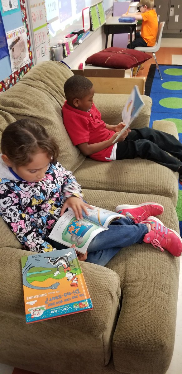 LemonsLearners's tweet photo. #Lemonslearners are the #beststudentsever! #interactivewriting #balancedliteracy #technologyclassroom #flexibleseating @SouthernHillsWF https://t.co/QQDLF5lEhp