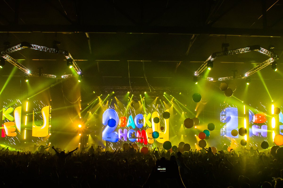 TheJacobRobes's tweet photo. Couple of my shots from Lights All Night! Had a blast taking these, now I just need a wider lens! #LAN17 #texasedm https://t.co/irrgvF2tTV