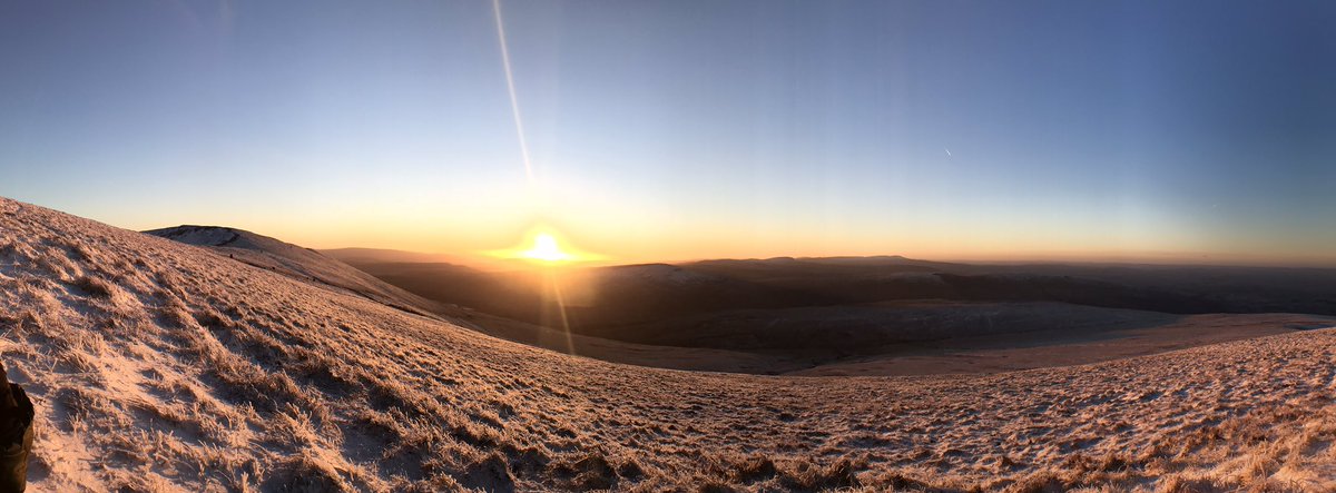 karojankiewicz's tweet photo. When snows falls in Brecon 🏃‍♀️🏔💪😊some training done #breconbeacons #dontgiveup #stronger https://t.co/il2nQvcC22