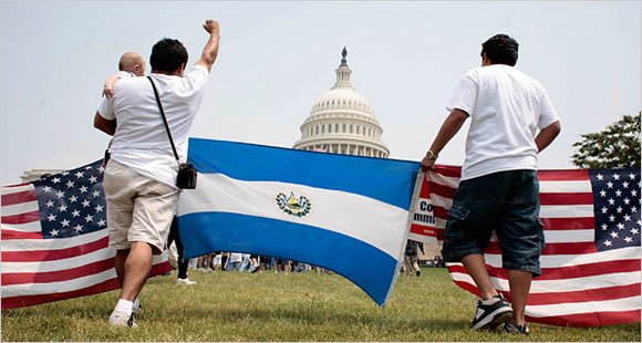 undocumedia's tweet photo. Trump acaba de terminar el #TPS (Estatus de Protección Temporal) para 200,000 #Salvadoreños que ahora se verán obligados a abandonar los EE. UU.

🇸🇻Tienen hasta el 9 de septiembre 2019 para abandonar los EE. UU. O encontrar nueva forma de obtener residencia legal. @TPS_Alliance https://t.co/cA3c3iTjnK
