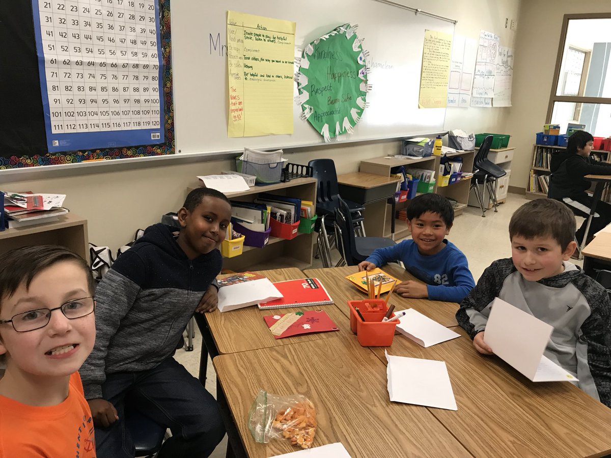 MsLarsonOtters's tweet photo. Opening our pen pal letters from the Republic of Kosovo. Can’t wait to reply to our new friends across the world!!! https://t.co/IfwOgJSycG