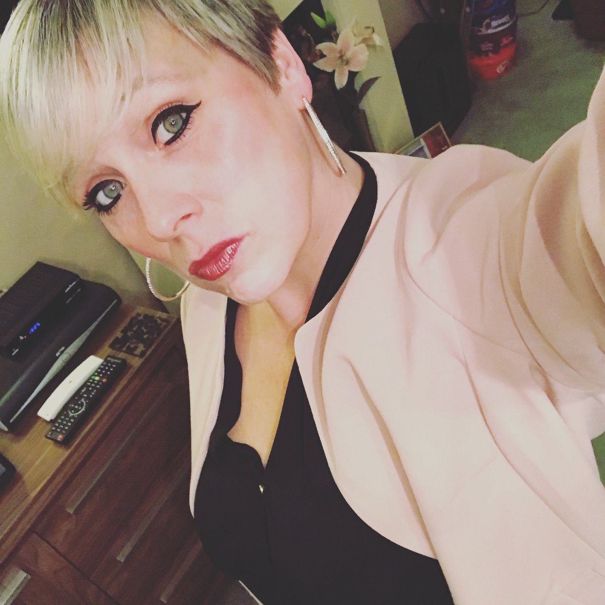ursulaamanda's tweet photo. #selfie #fuckit #typeofday https://t.co/JFFYbLjX8j